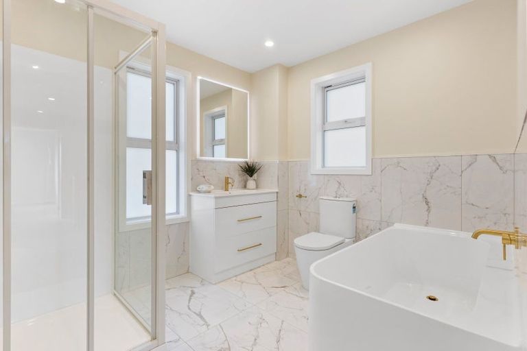 Photo of property in 1 Pinnacle Street, Seatoun, Wellington, 6022