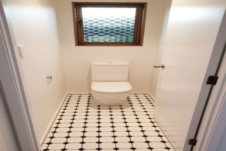 Photo of property in 1/67 Seaview Road, Castor Bay, Auckland, 0620