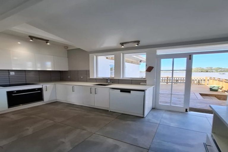 Photo of property in 1/12 Golf Road, New Lynn, Auckland, 0600
