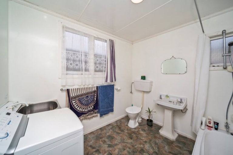 Photo of property in 80 Railway Street, Eltham, 4322