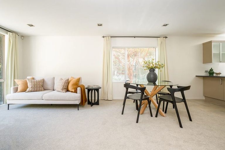 Photo of property in 22b Taupata Street, Redcliffs, Christchurch, 8081