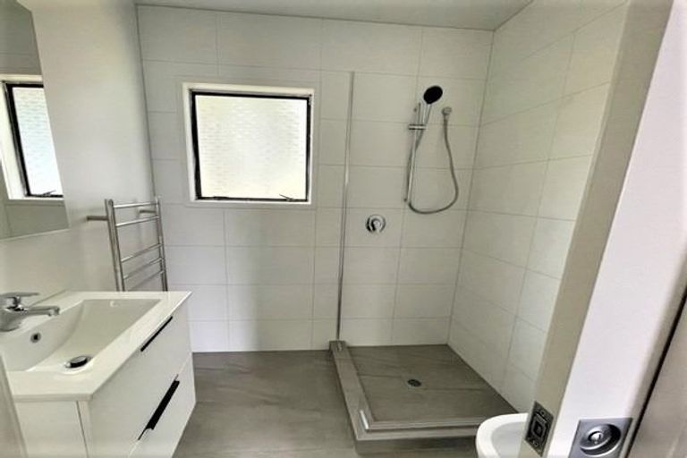 Photo of property in 1/21 Midgley Road, West Harbour, Auckland, 0618