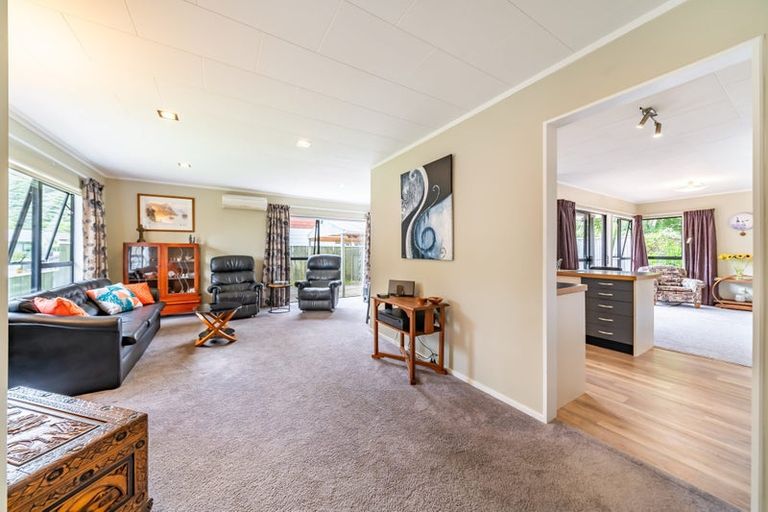 Photo of property in 30 Delaware Grove, Totara Park, Upper Hutt, 5018