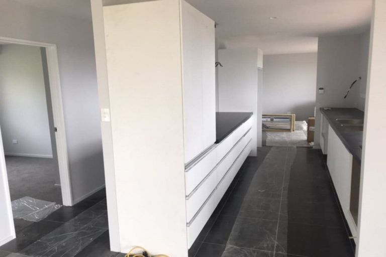 Photo of property in 32 Roxborough Place, East Tamaki Heights, Auckland, 2016