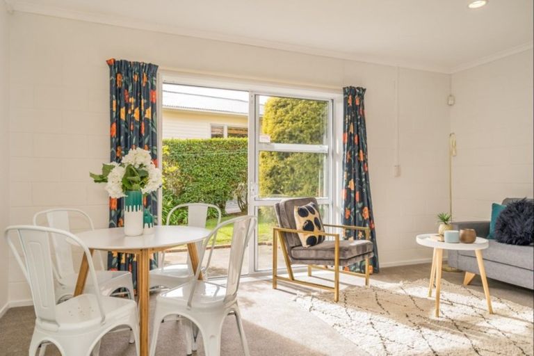 Photo of property in 4a Dowling Grove, Silverstream, Upper Hutt, 5019