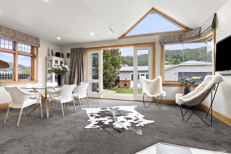 Photo of property in 242 The Parade, Island Bay, Wellington, 6023