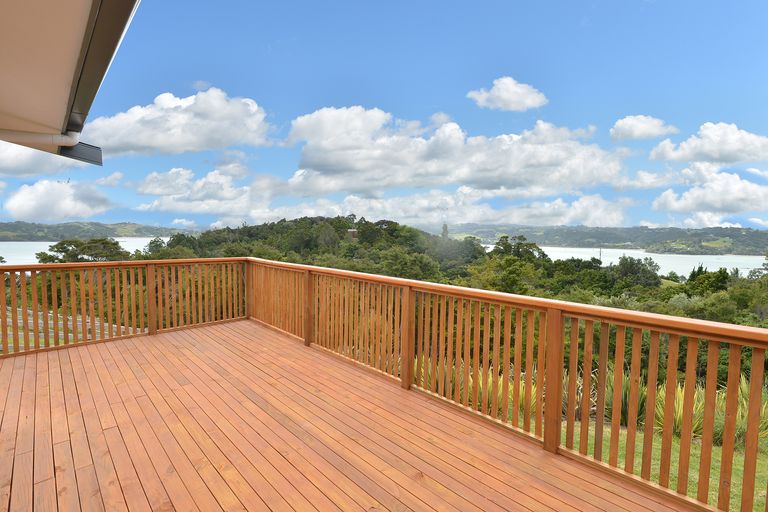 Photo of property in 43 Tahunatapu Road, Parua Bay, Whangarei, 0174