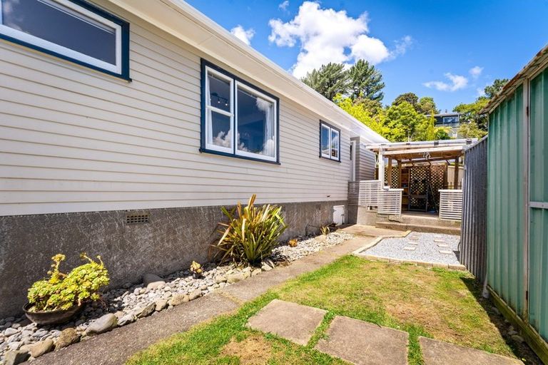 Photo of property in 28 Lowry Crescent, Stokes Valley, Lower Hutt, 5019