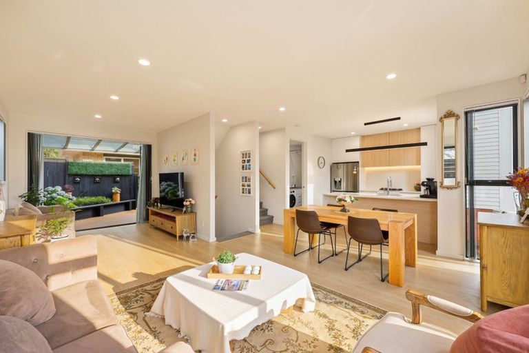 Photo of property in 9e Glenfern Road, Mellons Bay, Auckland, 2014