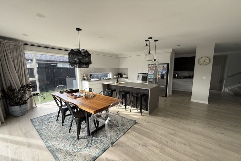 Photo of property in 85 Station Road, Kumeu, 0810