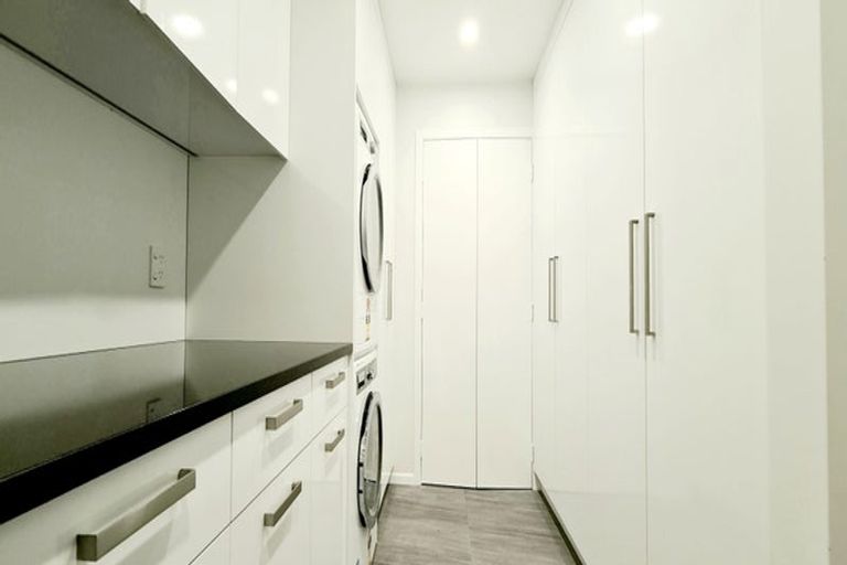 Photo of property in 2/100 Manuka Road, Bayview, Auckland, 0629