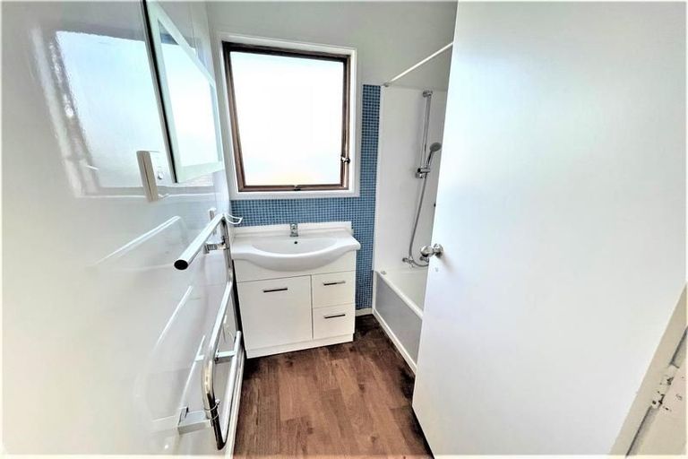 Photo of property in 19 Crompton Road, Massey, Auckland, 0614