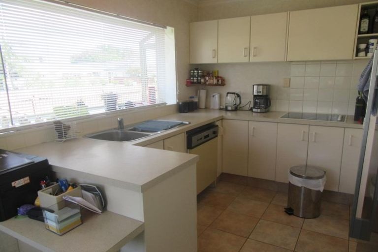 Photo of property in 31 Ray Small Drive, Papakura, 2110