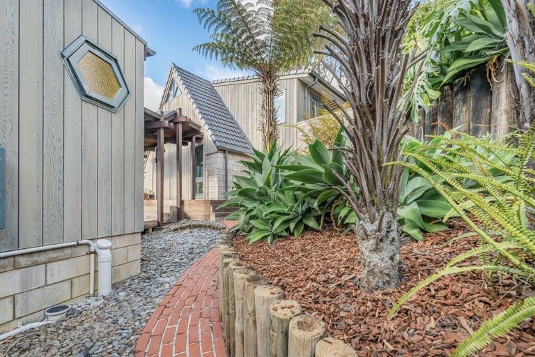 Photo of property in 94 Kowhai Road, Campbells Bay, Auckland, 0630