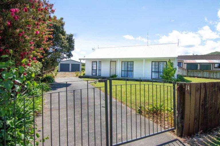 Photo of property in 14 Tawa Street, Tokomaru, Palmerston North, 4474