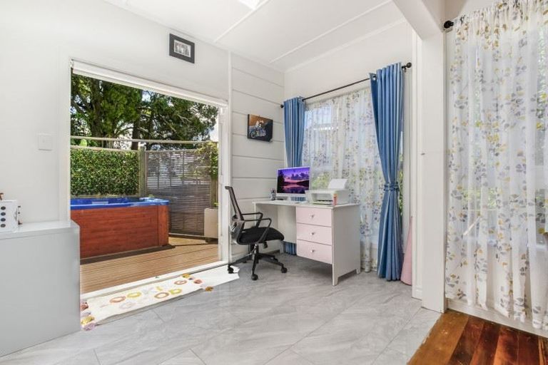 Photo of property in 70 Grande Vue Road, Hillpark, Auckland, 2102