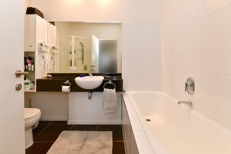 Photo of property in 1114 Whangaparaoa Road, Tindalls Beach, Whangaparaoa, 0930