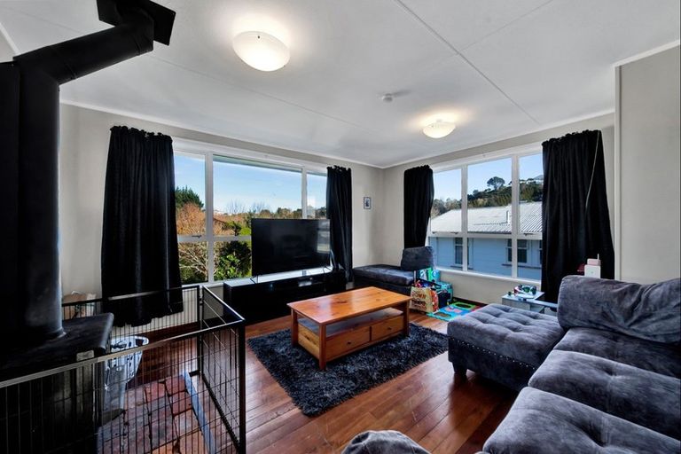 Photo of property in 3 Vancouver Place, Marfell, New Plymouth, 4310