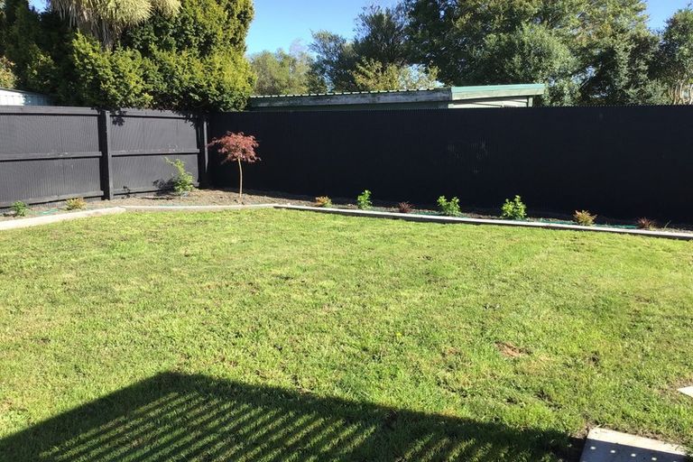Photo of property in 8 Liverton Crescent, Bishopdale, Christchurch, 8053