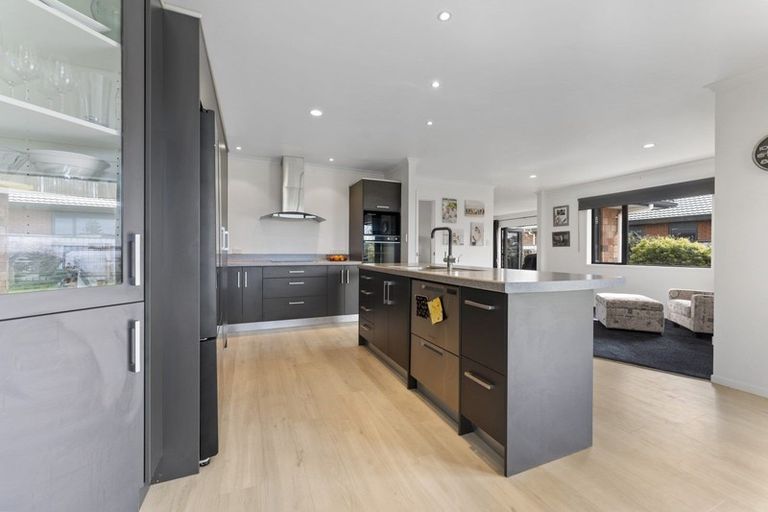 Photo of property in 30 Montague Grove, Stratford, 4332