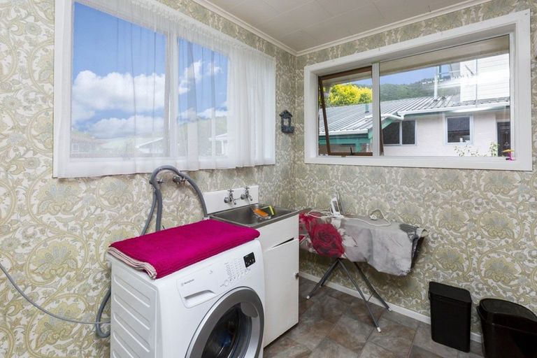 Photo of property in 9 Montana Road, Totara Park, Upper Hutt, 5018