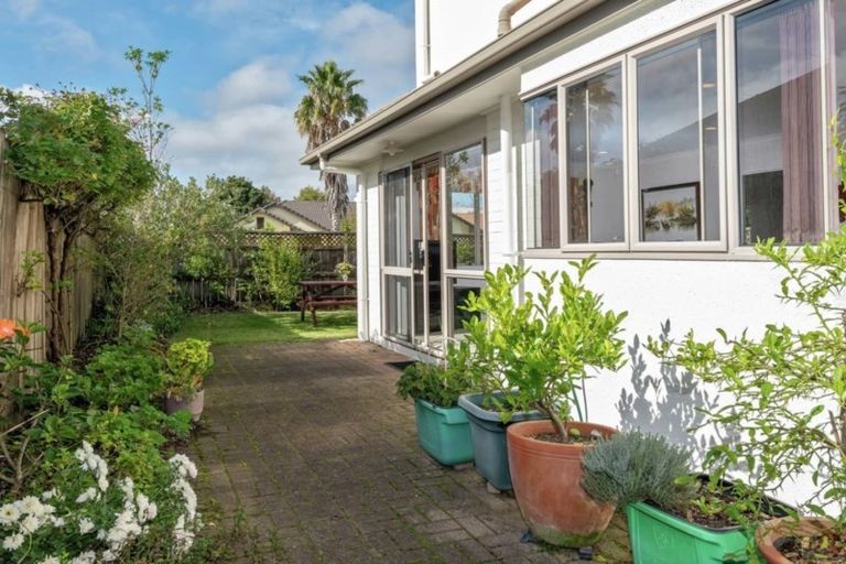 Photo of property in 1 Montecito Place, Golflands, Auckland, 2013