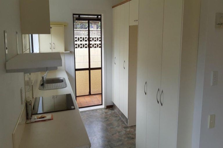 Photo of property in 6 Holsworthy Road, Lower Vogeltown, New Plymouth, 4310