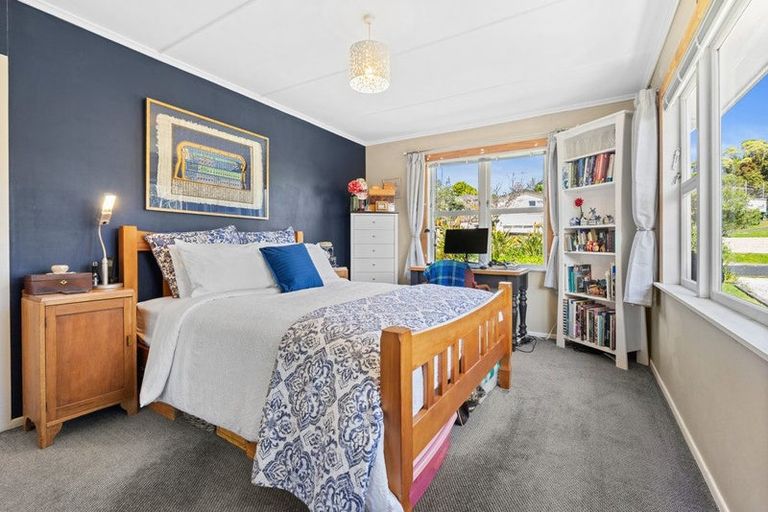 Photo of property in 12 Linwood Avenue, Forrest Hill, Auckland, 0620