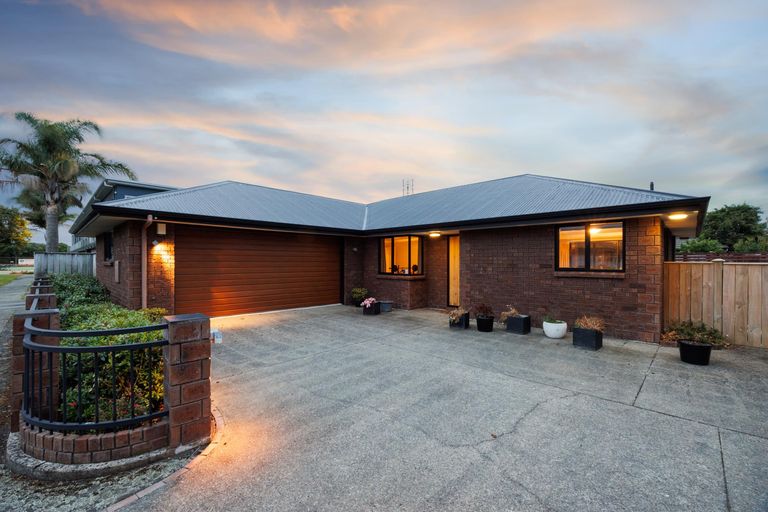 Photo of property in 3 Palm Avenue, Hokowhitu, Palmerston North, 4410