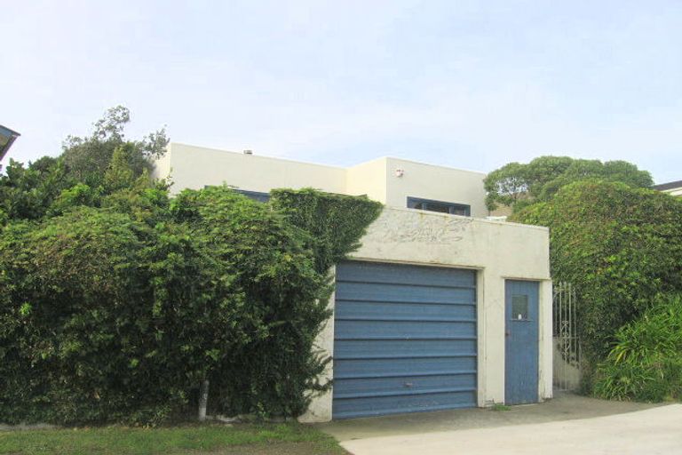 Photo of property in 138 Mana Esplanade, Paremata, Porirua, 5026