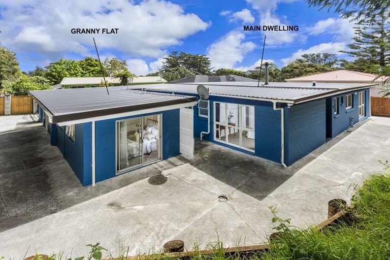 Photo of property in 39 Valley View Road, Glenfield, Auckland, 0629