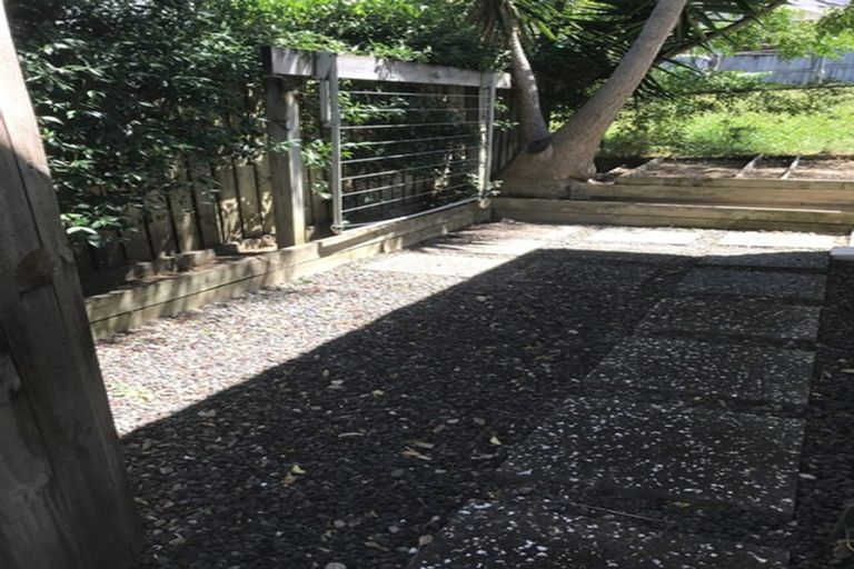 Photo of property in 2/9 Tyne Road, Forrest Hill, Auckland, 0620