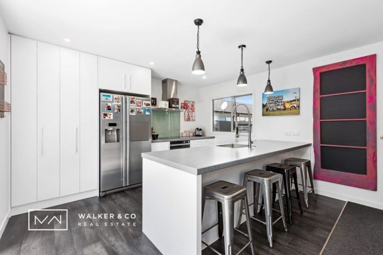 Photo of property in 90 Riverstone Drive, Riverstone Terraces, Upper Hutt, 5018