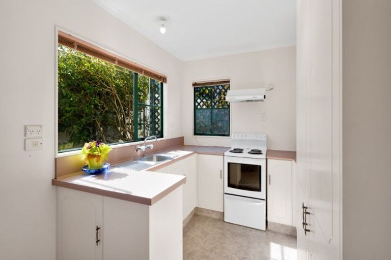 Photo of property in 4/70-76 Whiteley Street, Moturoa, New Plymouth, 4310