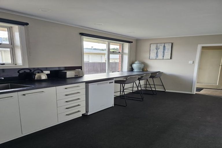 Photo of property in 22 Percy Cameron Street, Avalon, Lower Hutt, 5011