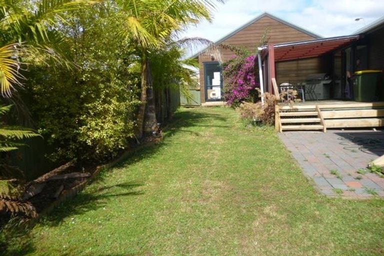 Photo of property in 147 Botany Road, Botany Downs, Auckland, 2010