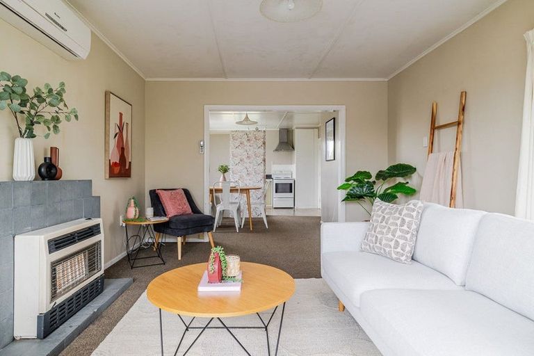 Photo of property in 10 Stoke Place, Awapuni, Palmerston North, 4412