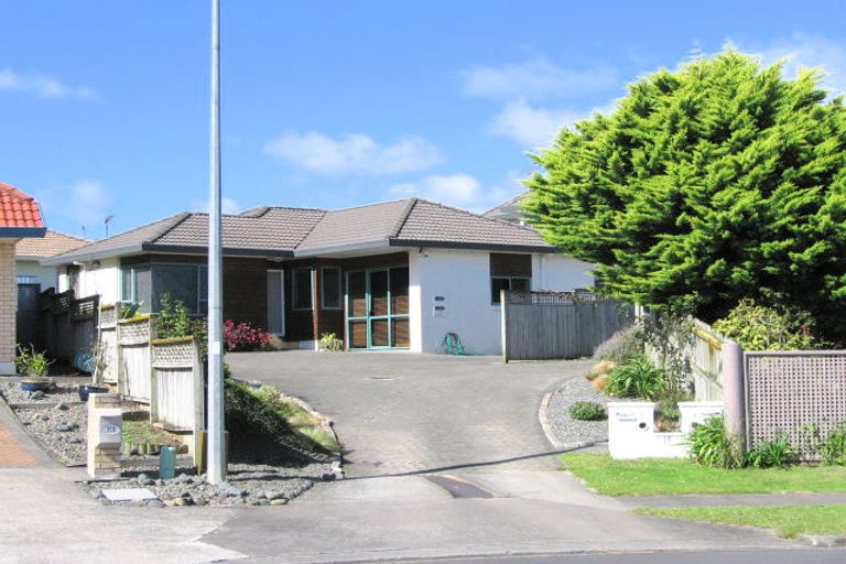 Photo of property in 2/15 Dunn Place, Farm Cove, Auckland, 2010