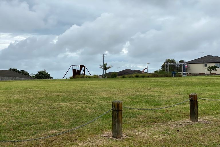 Photo of property in 23 Dairyland Drive, East Tamaki Heights, Auckland, 2016