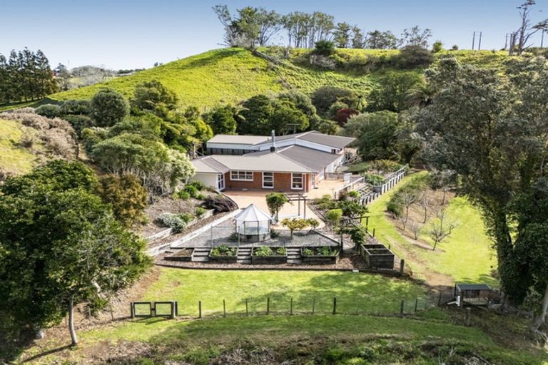 Photo of property in 11 Orite Drive, Mangorei, New Plymouth, 4371
