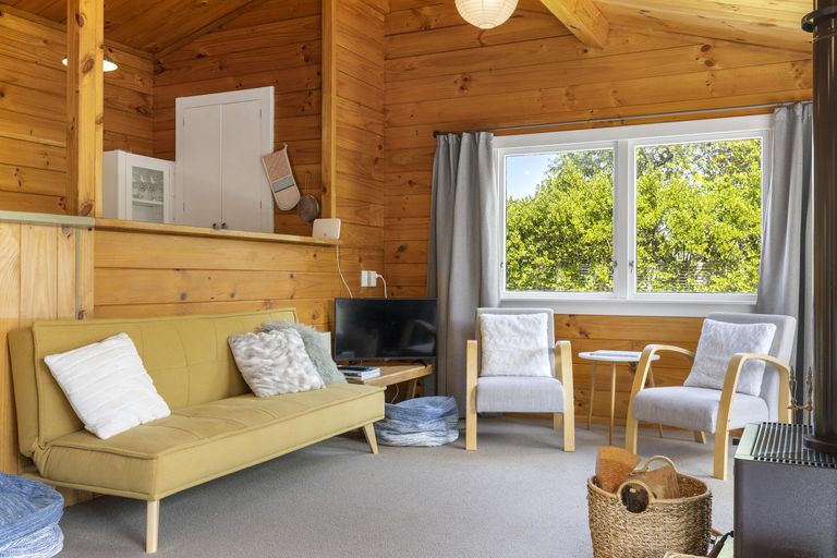 Photo of property in 19 Kinloch Road, Kinloch, Taupo, 3377