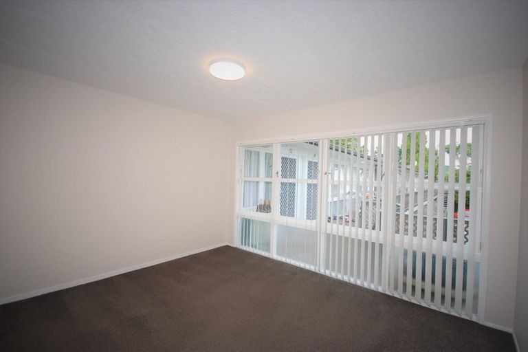 Photo of property in 10/11 Tawera Road, Greenlane, Auckland, 1051