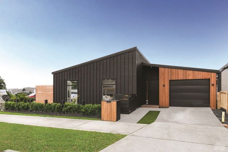 Photo of property in 2 Makete Crescent, Hobsonville, Auckland, 0618