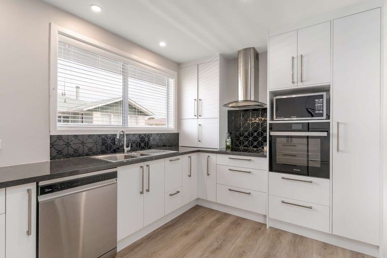 Photo of property in 14 Woodcote Avenue, Hornby, Christchurch, 8042