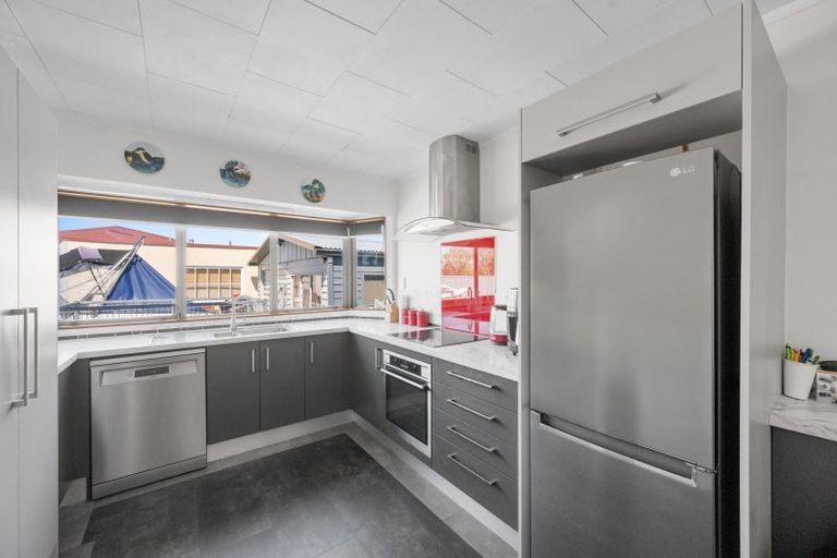 Photo of property in 5 Nicholson Street, Mayfair, Hastings, 4122