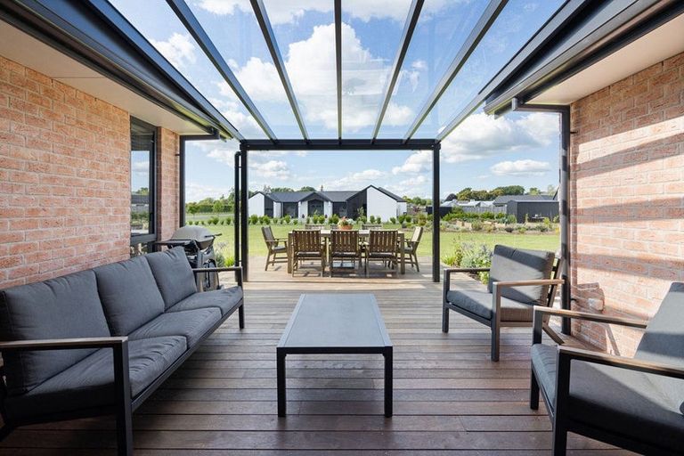 Photo of property in 39 Sunline Drive, Leamington, Cambridge, 3432