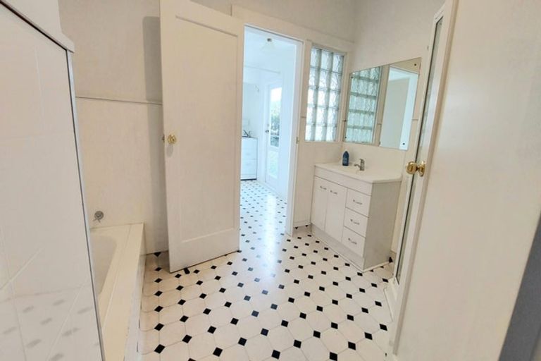 Photo of property in 78 Edgecumbe Road, Tauranga, 3110