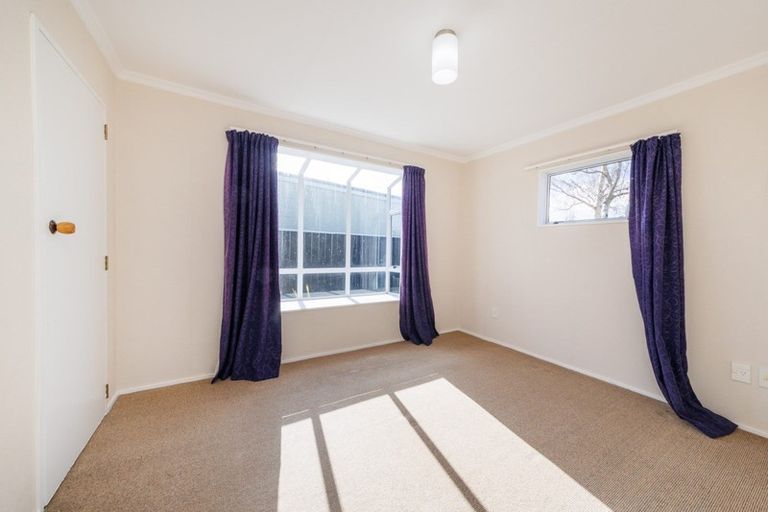 Photo of property in 18 Coromandel Court, Roslyn, Palmerston North, 4414
