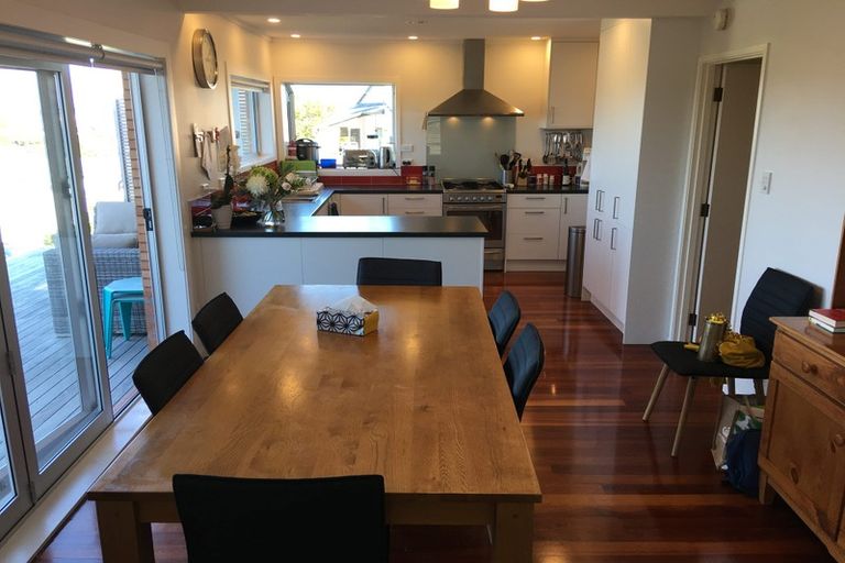 Photo of property in 31a Forrest Hill Road, Milford, Auckland, 0620