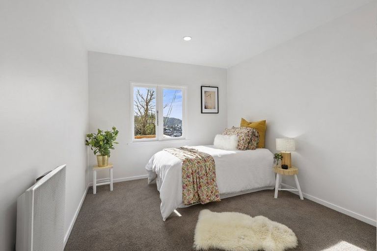 Photo of property in 86 Nicholson Road, Khandallah, Wellington, 6035